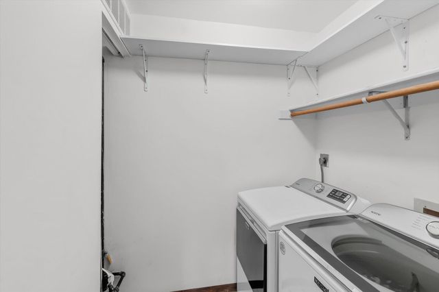 2296 Benson Avenue G, Saint Paul, MN 55116
