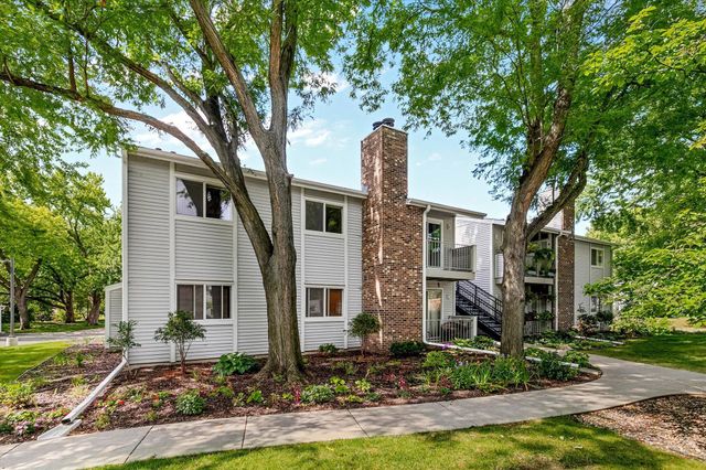 2296 Benson Avenue G, Saint Paul, MN 55116