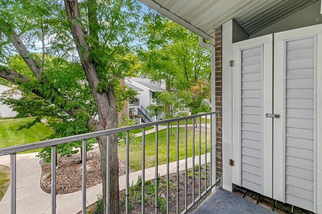 2296 Benson Avenue G, Saint Paul, MN 55116