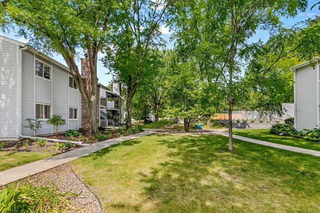 2296 Benson Avenue G, Saint Paul, MN 55116