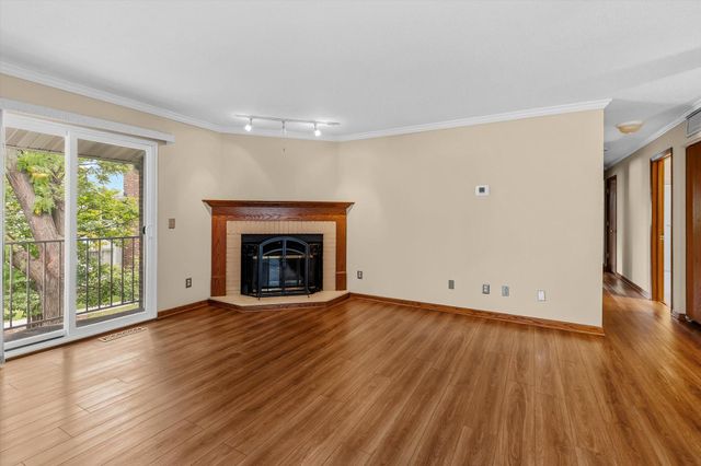 2296 Benson Avenue G, Saint Paul, MN 55116
