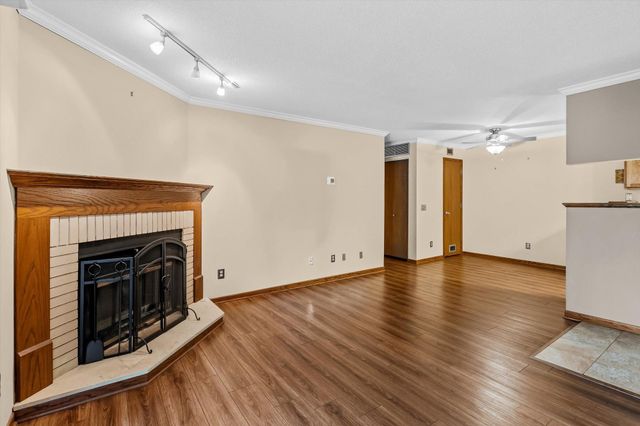 2296 Benson Avenue G, Saint Paul, MN 55116