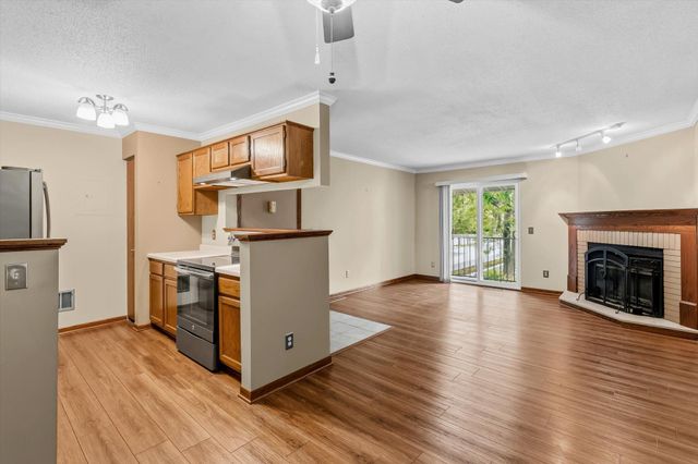 2296 Benson Avenue G, Saint Paul, MN 55116