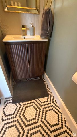 4883 S CENTER ST, Murray, UT 84107