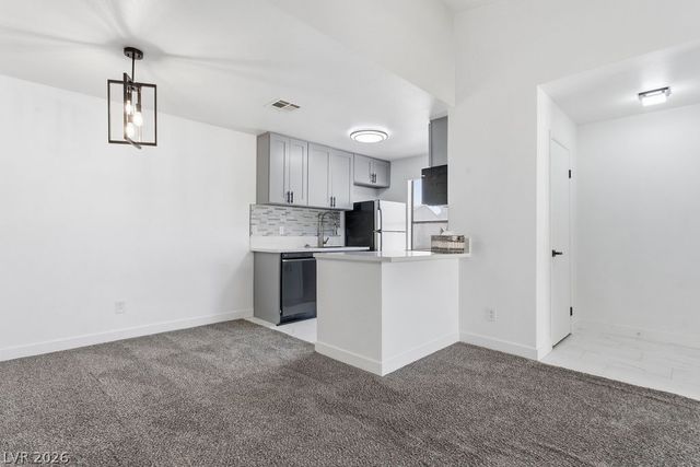 5121 Lindell Road 206, Las Vegas, NV 89118