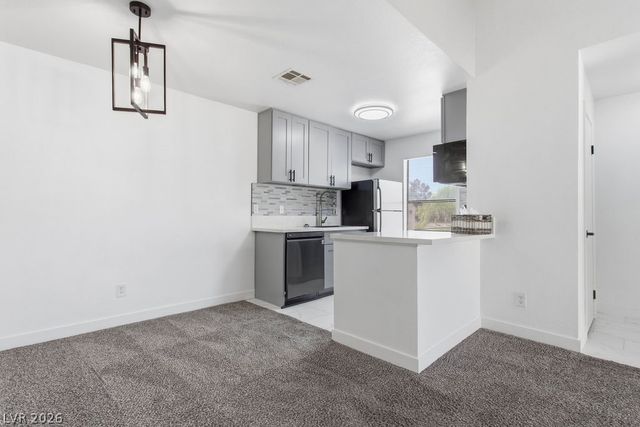 5121 Lindell Road 206, Las Vegas, NV 89118