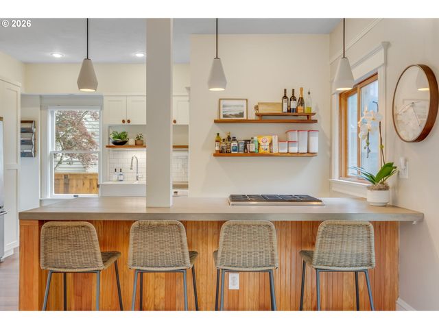 6326 N COMMERCIAL Ave, Portland, OR 97217
