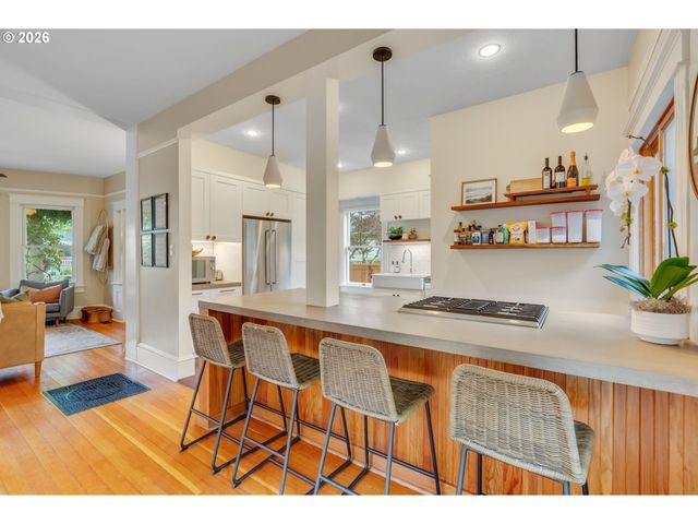 6326 N COMMERCIAL Ave, Portland, OR 97217