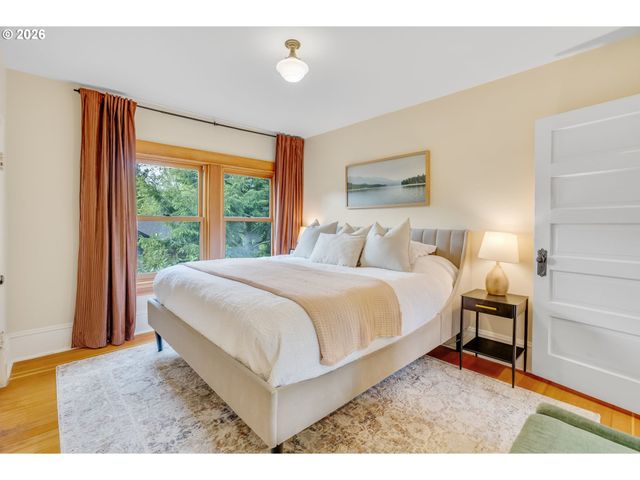 6326 N COMMERCIAL Ave, Portland, OR 97217