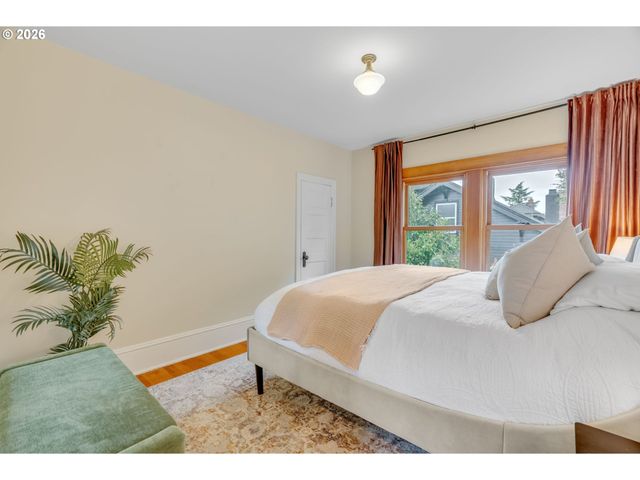 6326 N COMMERCIAL Ave, Portland, OR 97217