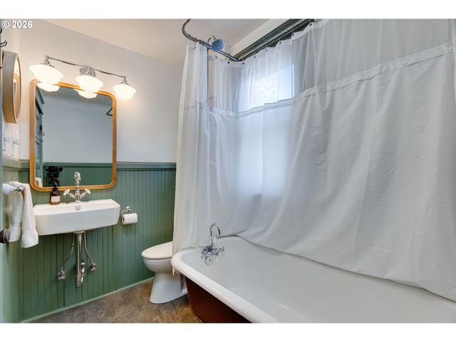 6326 N COMMERCIAL Ave, Portland, OR 97217