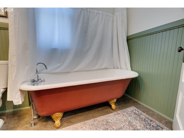 6326 N COMMERCIAL Ave, Portland, OR 97217