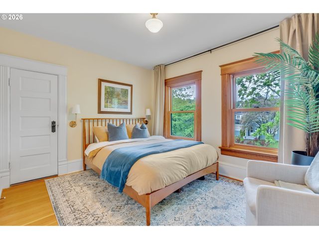 6326 N COMMERCIAL Ave, Portland, OR 97217