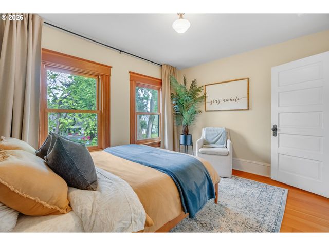 6326 N COMMERCIAL Ave, Portland, OR 97217