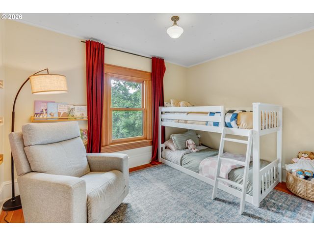 6326 N COMMERCIAL Ave, Portland, OR 97217