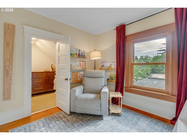 6326 N COMMERCIAL Ave, Portland, OR 97217