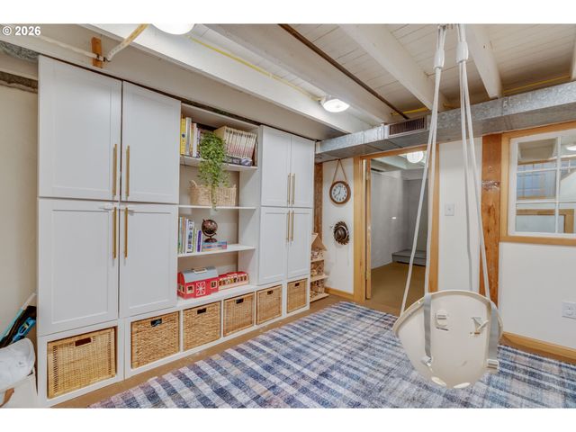 6326 N COMMERCIAL Ave, Portland, OR 97217
