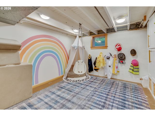 6326 N COMMERCIAL Ave, Portland, OR 97217