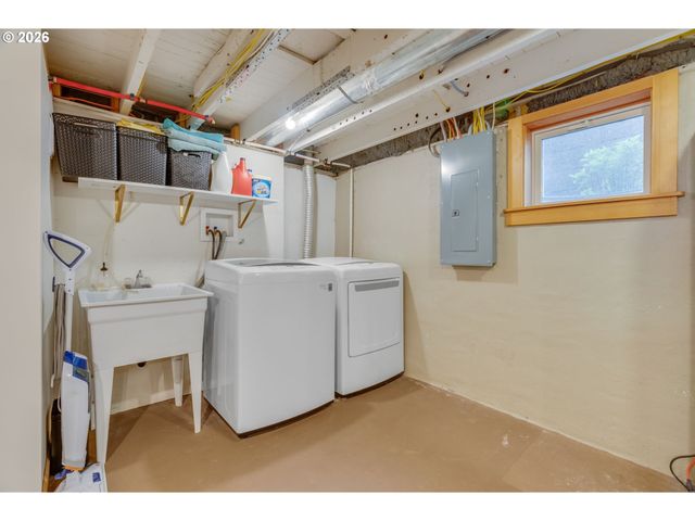 6326 N COMMERCIAL Ave, Portland, OR 97217