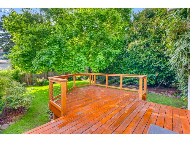 6326 N COMMERCIAL Ave, Portland, OR 97217