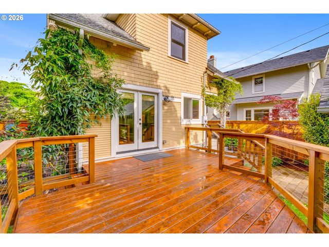 6326 N COMMERCIAL Ave, Portland, OR 97217