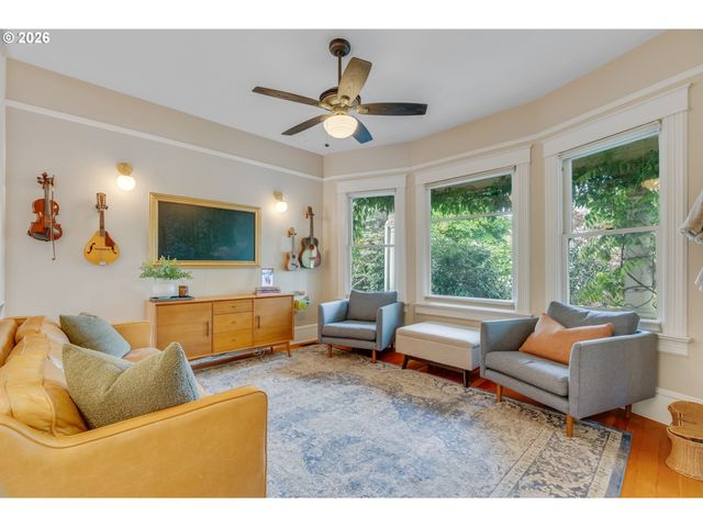 6326 N COMMERCIAL Ave, Portland, OR 97217