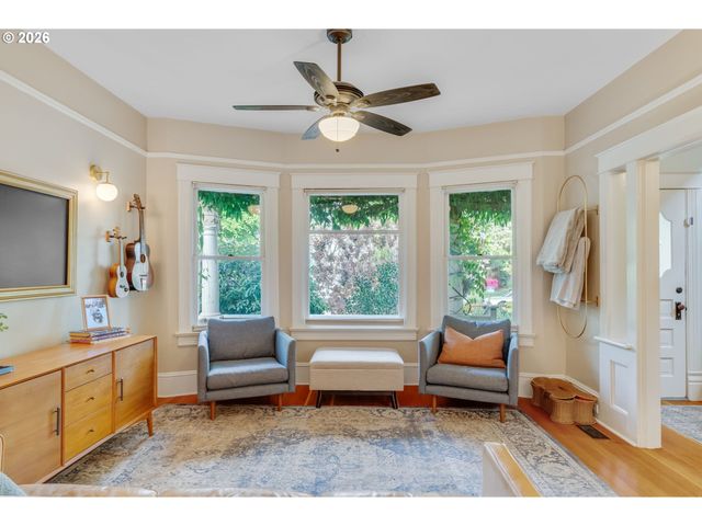 6326 N COMMERCIAL Ave, Portland, OR 97217
