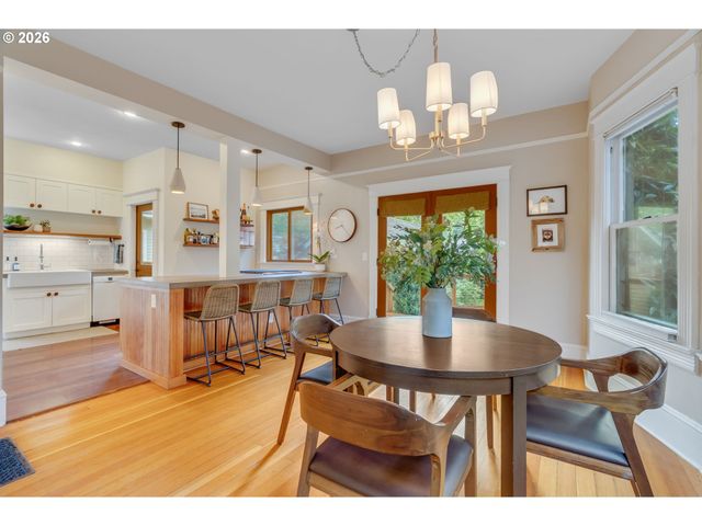 6326 N COMMERCIAL Ave, Portland, OR 97217