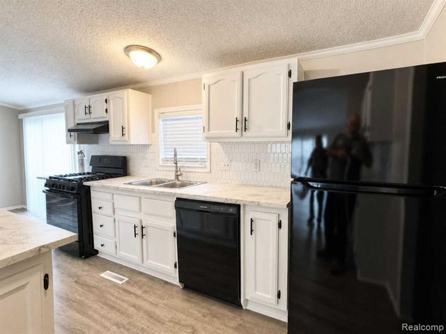 2183 Water Ridge Drive, Newport, MI 48166