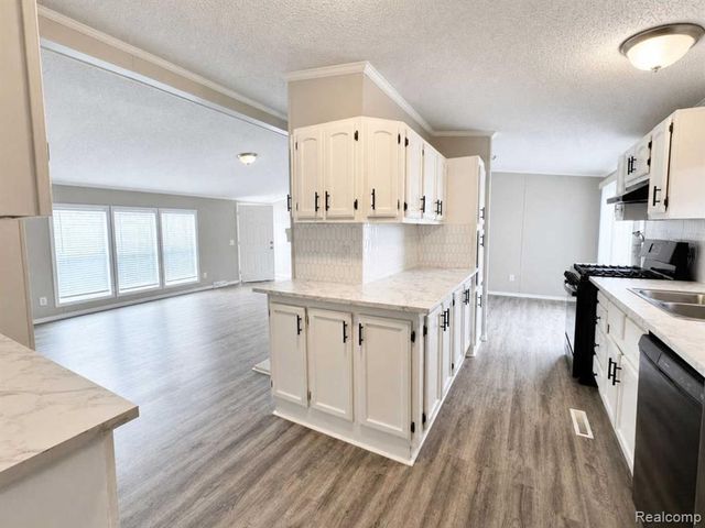 2183 Water Ridge Drive, Newport, MI 48166