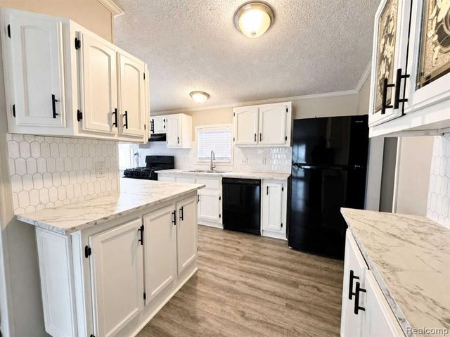 2183 Water Ridge Drive, Newport, MI 48166