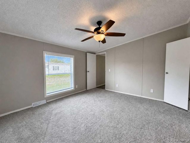 2183 Water Ridge Drive, Newport, MI 48166