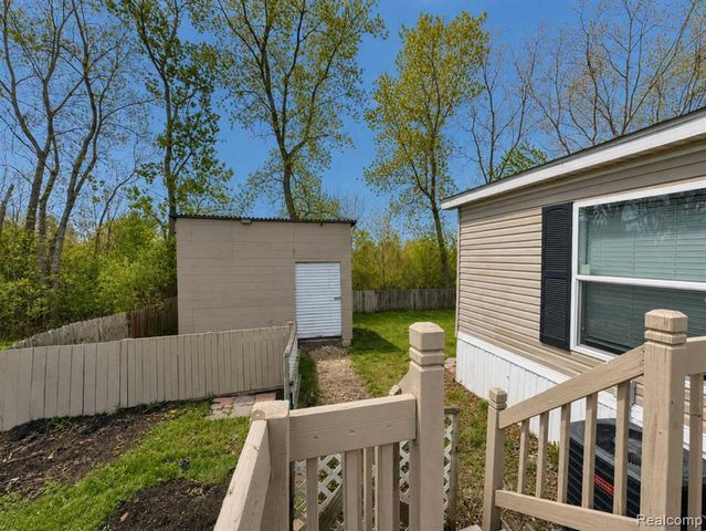 2183 Water Ridge Drive, Newport, MI 48166