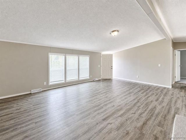 2183 Water Ridge Drive, Newport, MI 48166