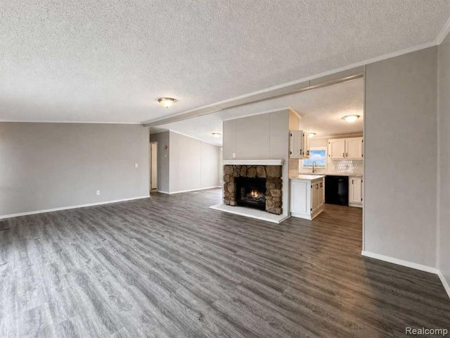 2183 Water Ridge Drive, Newport, MI 48166