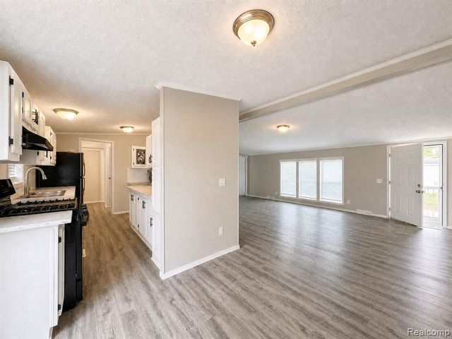 2183 Water Ridge Drive, Newport, MI 48166