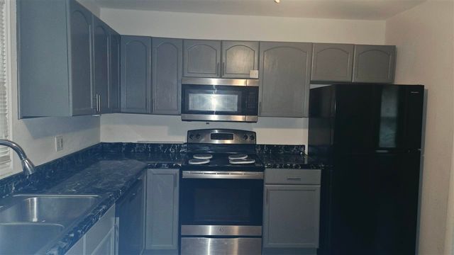 3118 NW Kinyon Ave, Lawton, OK 73505