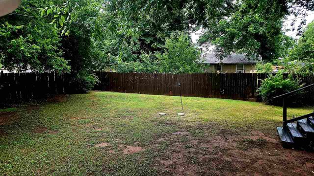 3118 NW Kinyon Ave, Lawton, OK 73505