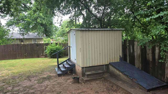 3118 NW Kinyon Ave, Lawton, OK 73505