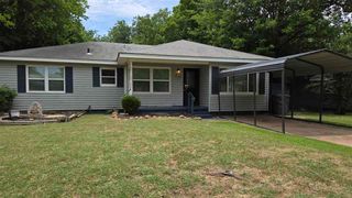 3118 NW Kinyon Ave, Lawton, OK 73505