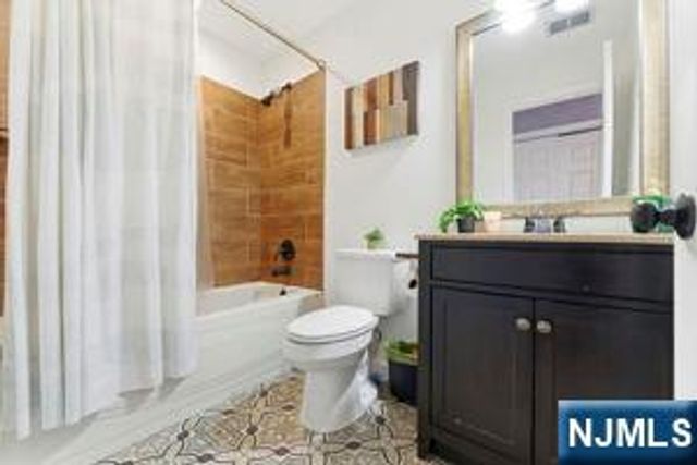 226 Matthews Drive, Newark, NJ 07103