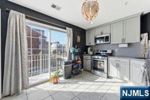 226 Matthews Drive, Newark, NJ 07103