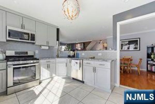 226 Matthews Drive, Newark, NJ 07103