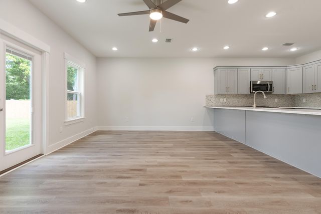 704 Ferguson Drive 9, Fort Walton Beach, FL 32547