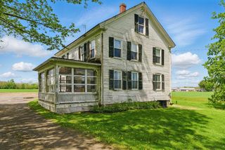 394 River Dr, Hadley, MA 01035