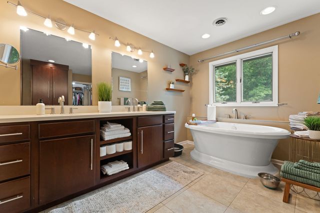 380 Sandpiper Drive, Chesterton, IN 46304