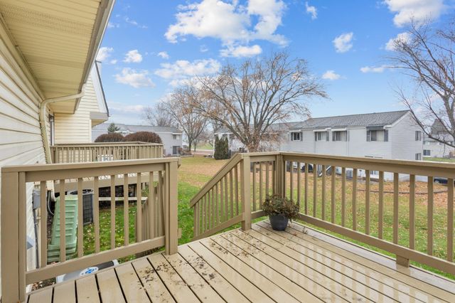 2355 Dorland Place E, Maplewood, MN 55119