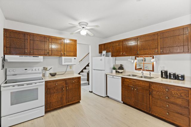 2355 Dorland Place E, Maplewood, MN 55119