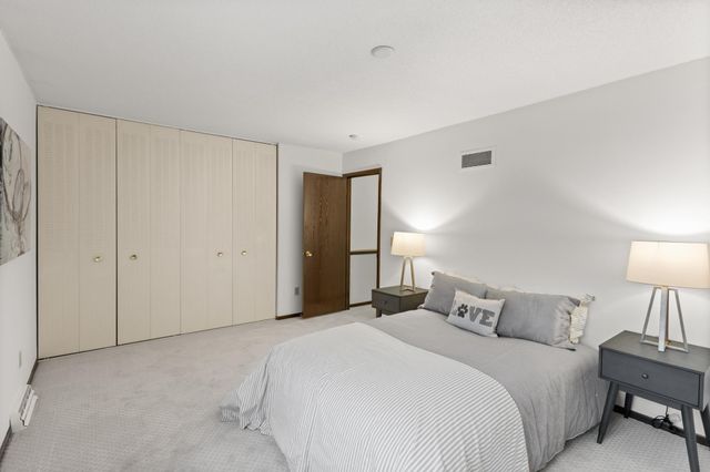 2355 Dorland Place E, Maplewood, MN 55119