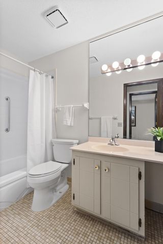 2355 Dorland Place E, Maplewood, MN 55119